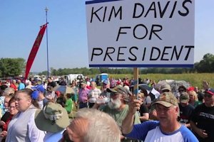 Kim Davis supporters